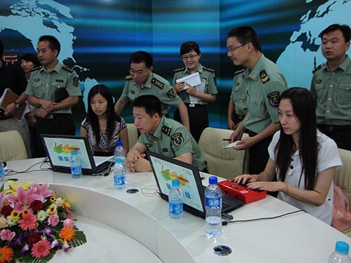 亞偉速錄師為楊利偉做速記