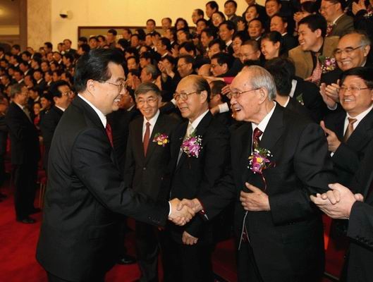 胡錦濤主席親切接見亞偉速錄技術(shù)發(fā)明人唐亞偉教授