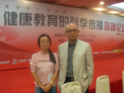 先鋒速錄師楊莎與著名主持人孟非 