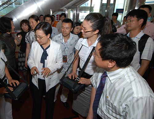 教育部副部長體驗亞偉速錄——江蘇速錄網 