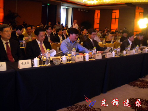 全國政協(xié)副主席、全國工商聯(lián)主席黃孟復(fù)